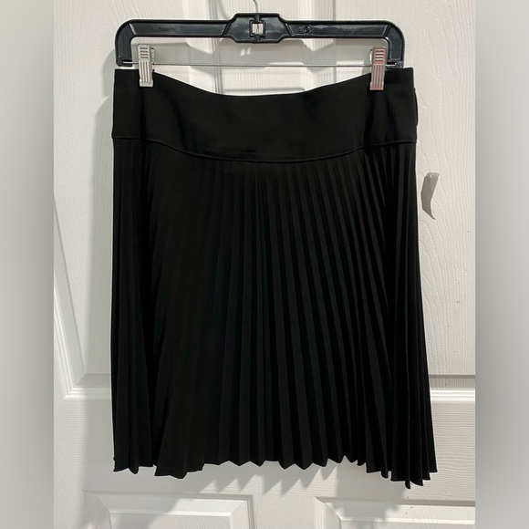MKM Designs Black Pleated Skirt Size 9/10. Pretty pick for the office or go Goth - Picture 3 of 6